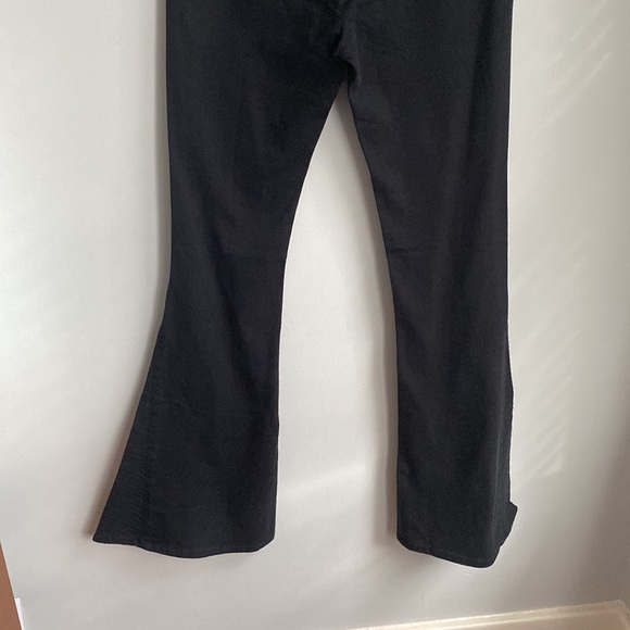 NEW Elizabeth and James Black Bell Bottom jeans - Picture 7 of 7